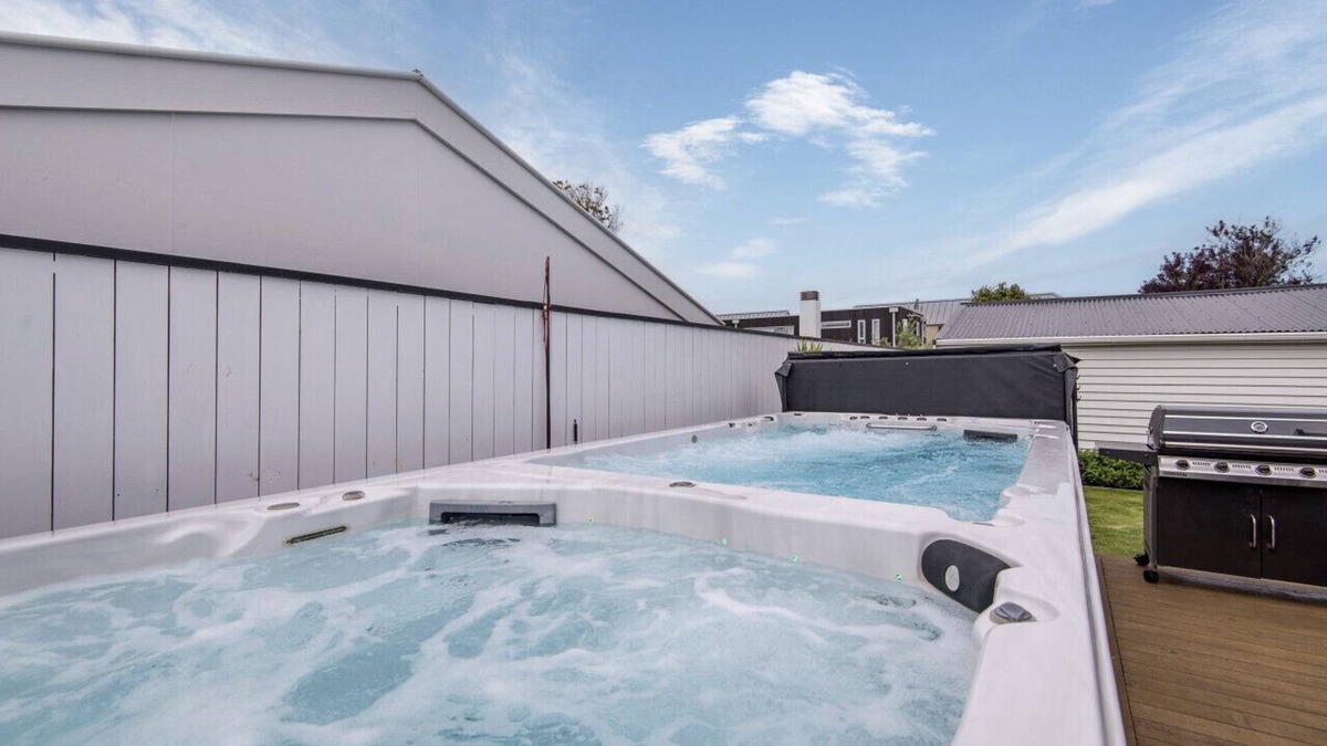 Merivale House | Cosy 3-bedroom home with hot-tub