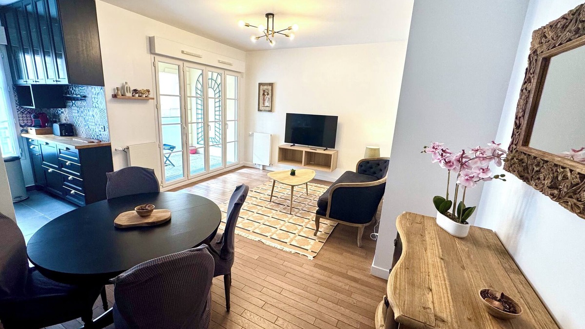 Le Plessis-Robinson Apartment | Cosy 3P apartment with loggia