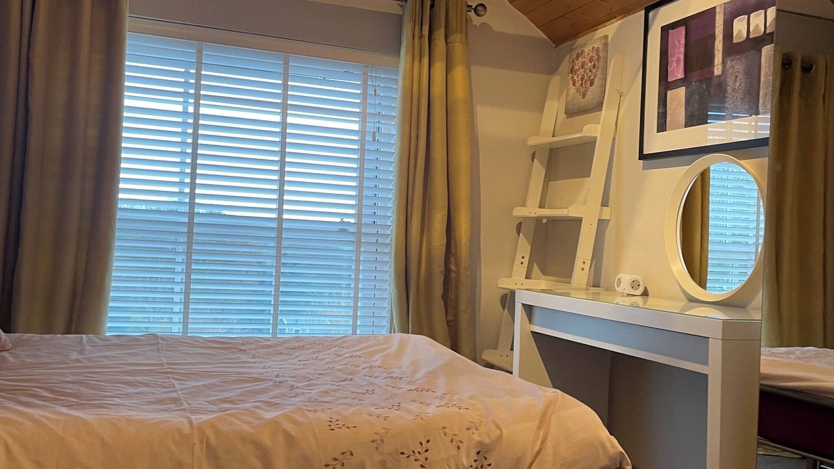 Baglan House | Cosy 4 bed cottage with log burner. Close to Gower Beaches. Child & Pet Friendly