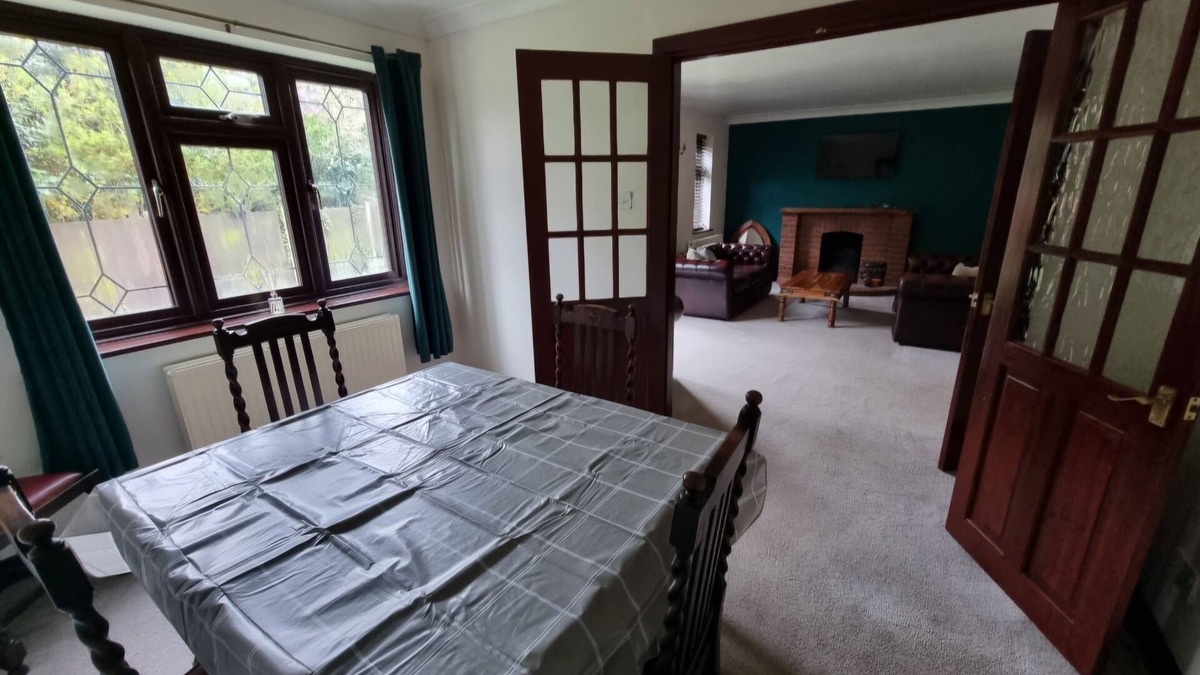 Rayleigh House | Cosy 4 bed detached house, sleeps up to 7 people