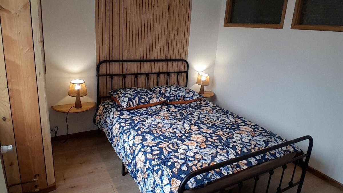 Monthureux-sur-Saone Apartment | Cosy 80 m2 ground floor apartment in town center with shops