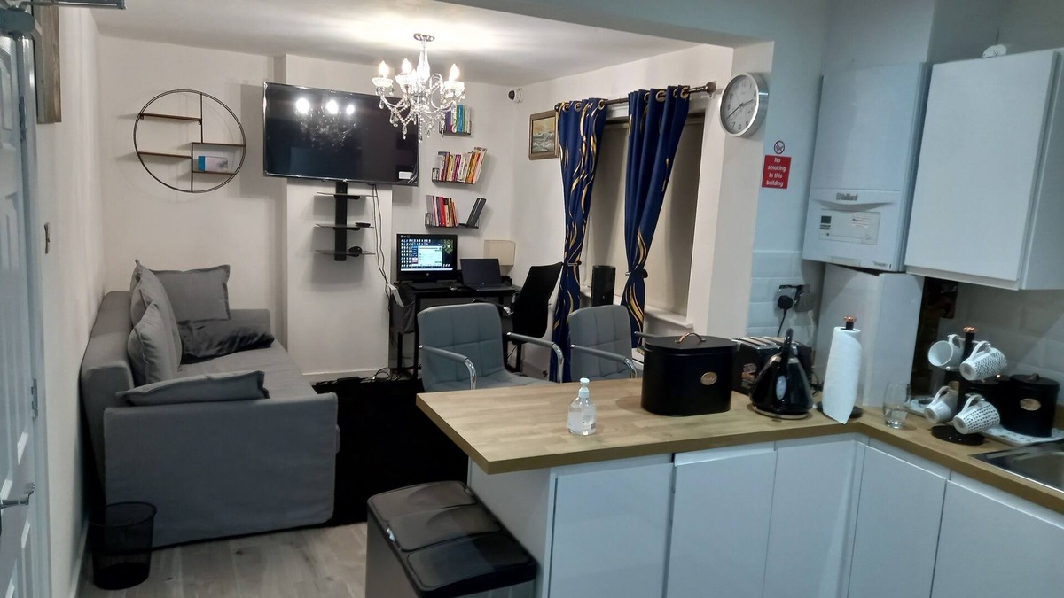 Manchester House | Cosy Accommodation