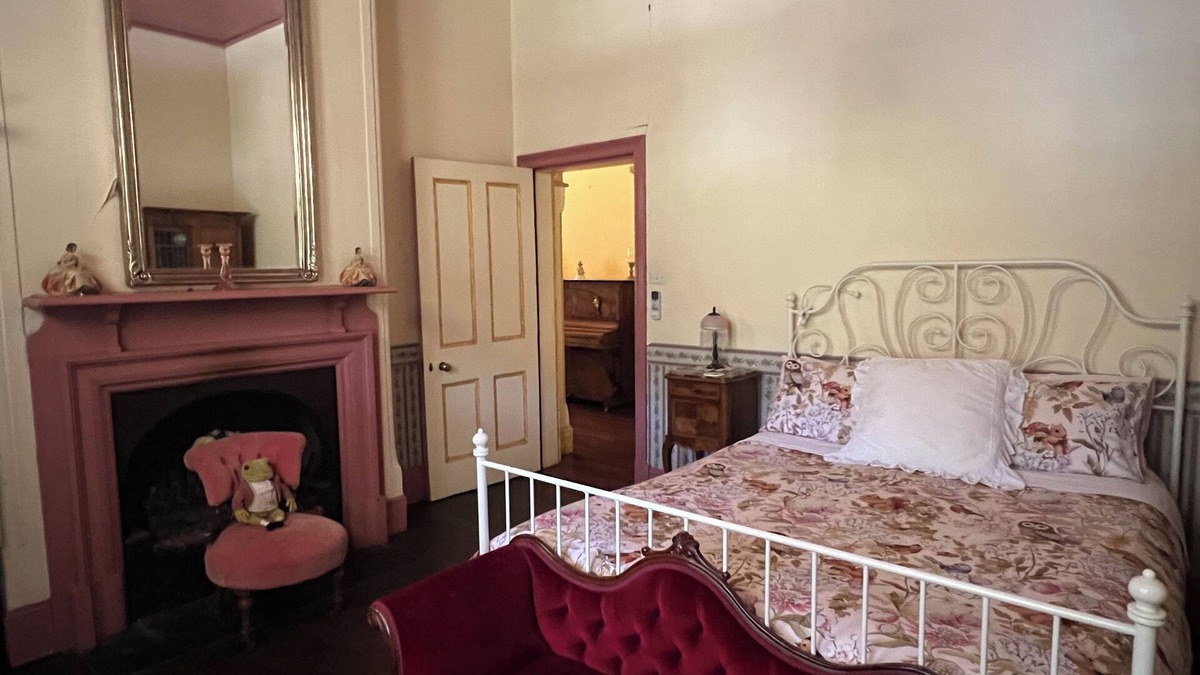 Bridgetown House | Cosy and comfortable riverside homestead in Bridgetown - sleeps up to 14 guests.