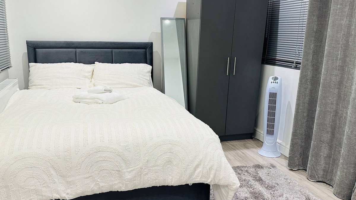 Kidbrooke with Hornfair House | Cosy and Comfy Double Room with Private Bathroom, Close to o2 Arena