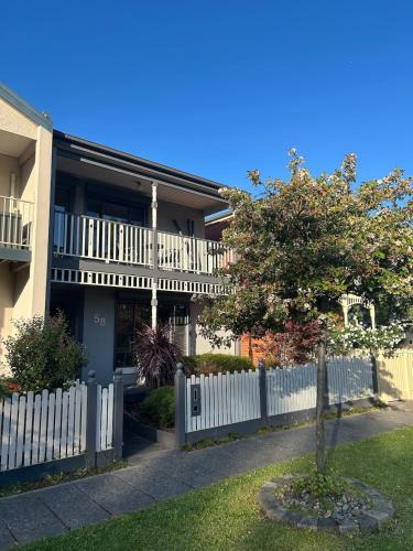 Lynbrook Apartment | Cosy and convenient in Lynbrook