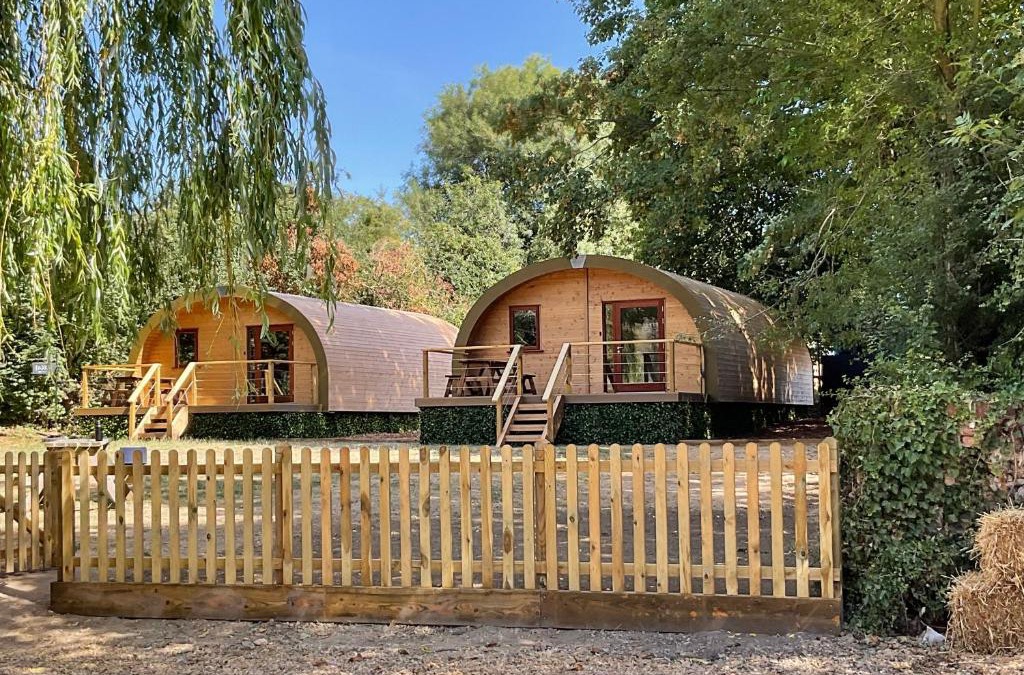 Newmarket Apartment | Cosy and eco-friendly cabins next to 16th century pub
