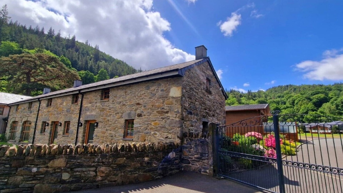 Gwynedd- Snowdonia Cottage | Cosy and luxurious country cottage, prime location, Betws-y-Coed, Snowdonia National Park, Wales