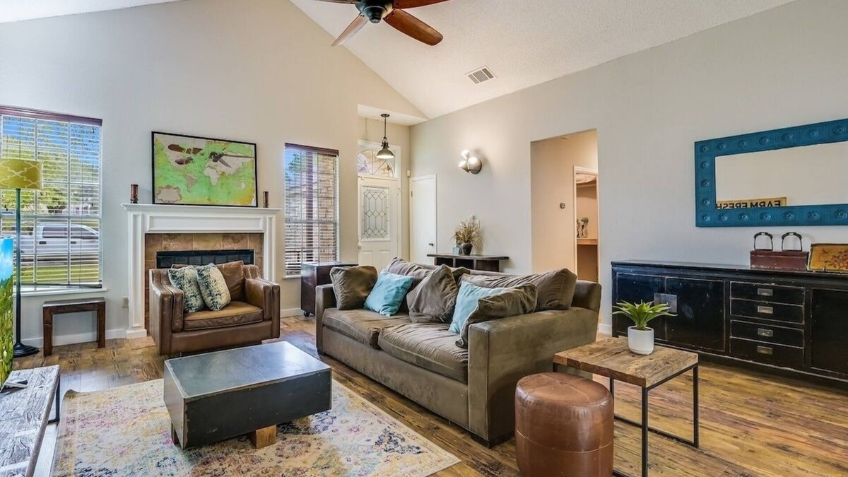 Wells Branch House | Cosy and Open with Loft on Greenbelt