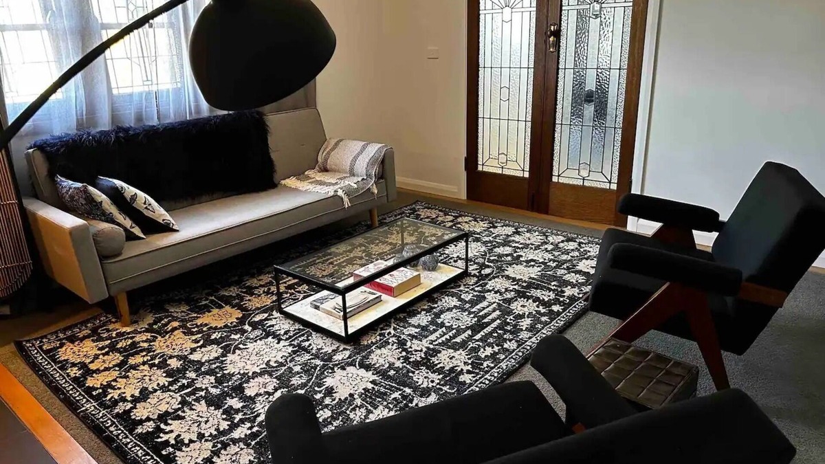 Daylesford Cottage | Cosy and Romantic Couples Retreat - King Bed, Fire, Bath