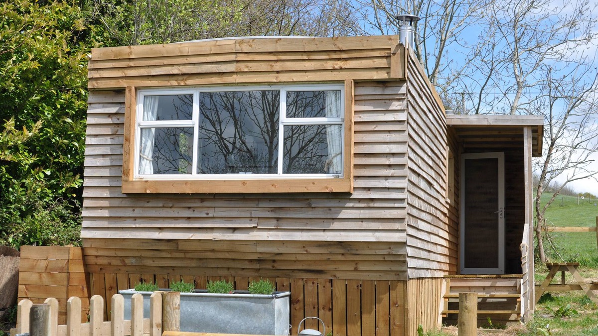 Shaftesbury Cabin | Cosy and rural Lodge at Goldhill Glamping
