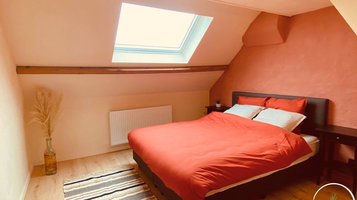 Assebroek Villa | Cosy and smart, new room - a short walk from city centre