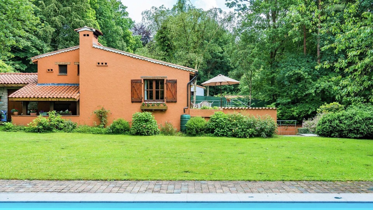 Tessenderlo House | Cosy and snug holiday home with joint swimming pool