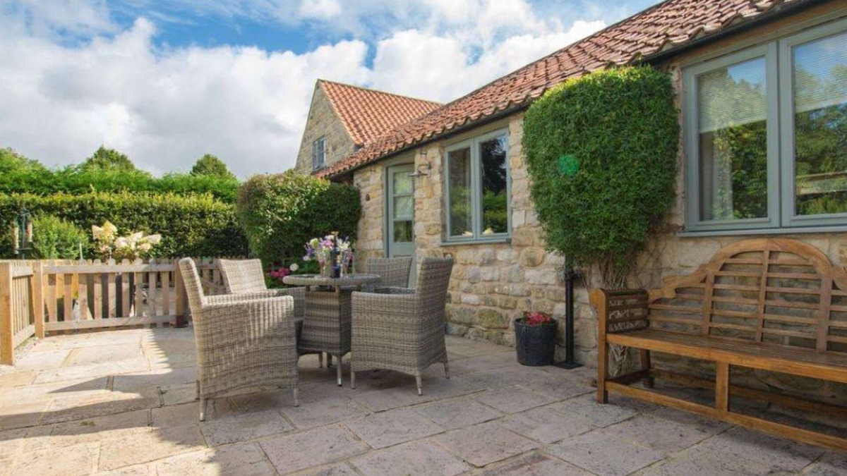 Malton Cottage | Cosy and spacious cottage in beautiful surroundings with private outside area