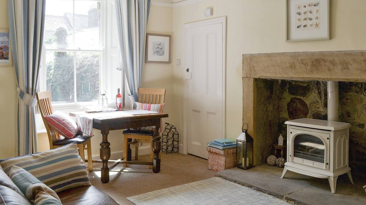 Alnmouth Cottage | Cosy and welcoming terraced cottage a short walk from the beach at Alnmouth.