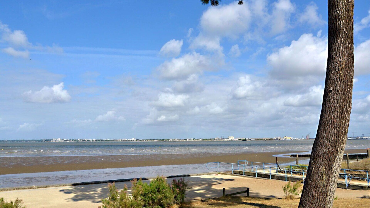 Saint-Brevin-les-Pins Apartment | Cosy apartment for 4 guests with WIFI, TV, balcony and parking