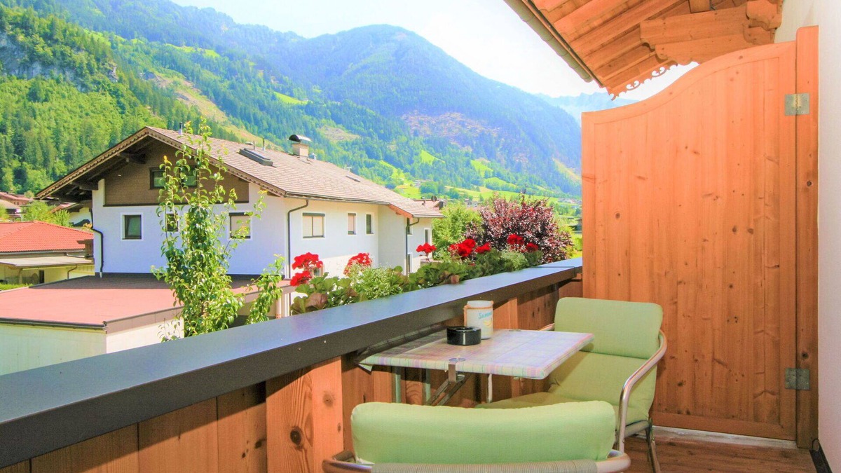 Ramsau im Zillertal Apartment | Cosy apartment for 6 people with WIFI, TV, balcony and parking