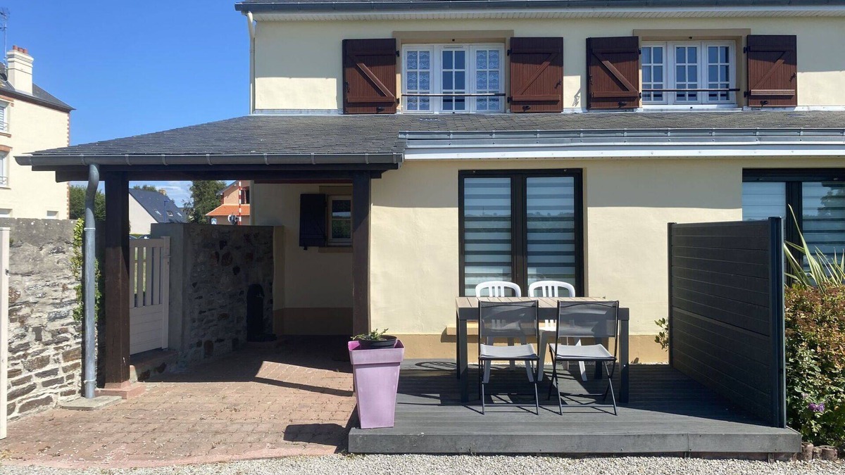 Barneville-Carteret House | Cosy apartment in villa for 5 guests with WIFI, TV, terrace, panoramic view and parking
