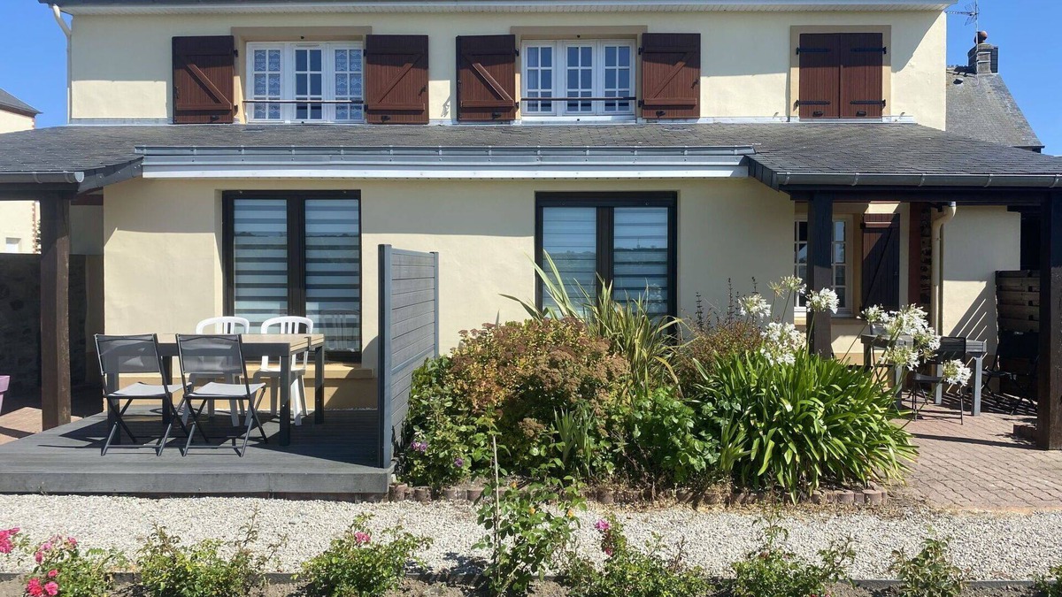 Barneville-Carteret House | Cosy apartment in villa for 4 people with WIFI, TV, terrace, panoramic view and parking