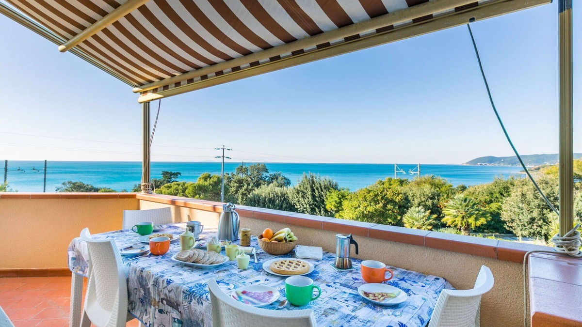Rosignano Marittimo Apartment | Cosy apartment for 4 guests with pool, WIFI, A/C, TV, balcony and parking