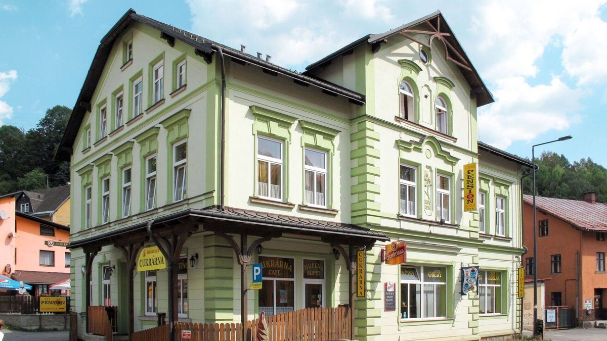 Tanvald Apartment | Cosy apartment for 4 guests with WIFI, hot tub, TV, pets allowed and parking