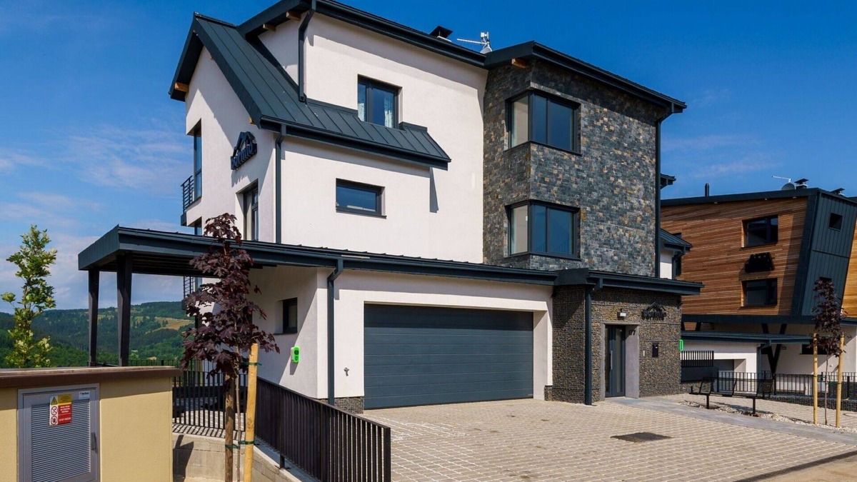 Loucna Pod Klinovcem Apartment | Cosy apartment for 6 people with WIFI, TV, balcony and parking