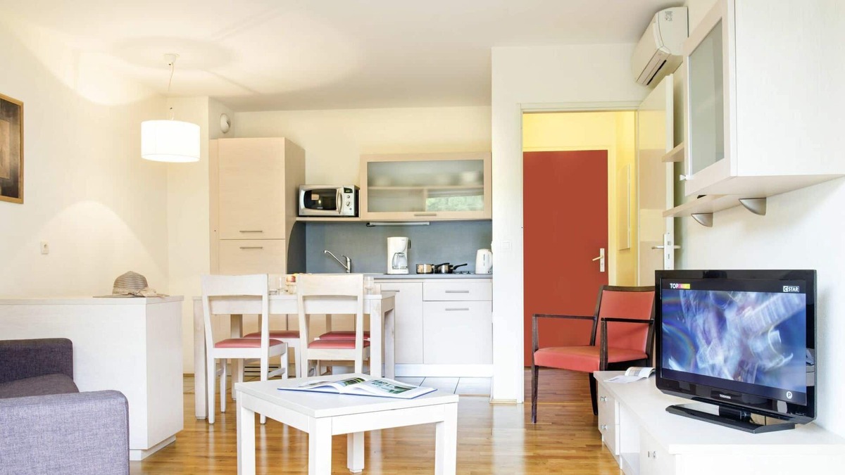 Divonne-les-Bains Apartment | Cosy apartment for 4 guests with hot tub, pool, WIFI, A/C, TV, terrace, pets allowed and parking