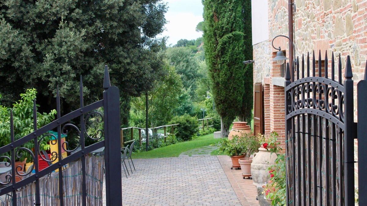 Popoltaio-Schiacciato Villa | Cosy apartment in villa for 9 people with pool, A/C, WIFI, TV, patio and parking
