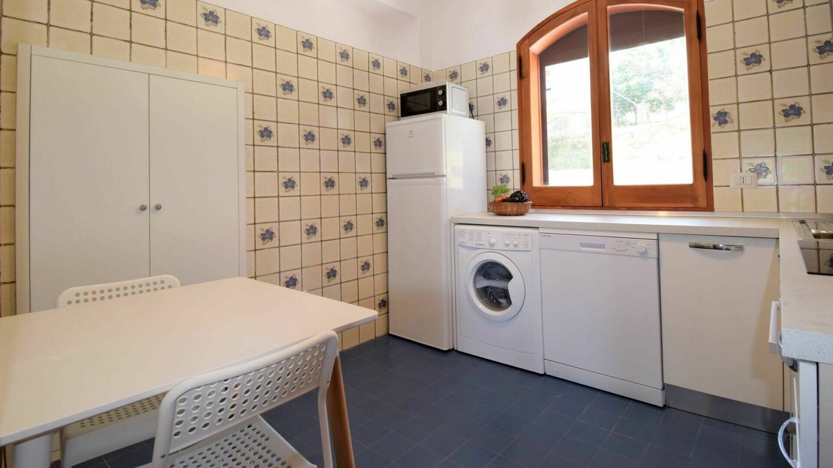 Marina di Caronia House | Cosy apartment in villa for 3 people with WIFI, TV, terrace, pets allowed and parking