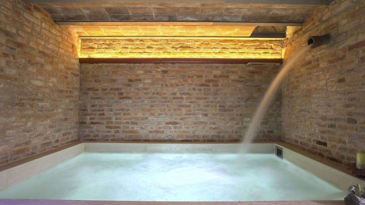 Pieve a Nievole Apartment | Cosy apartment for 4 guests with pool, WIFI, hot tub, TV, patio, pets allowed and parking