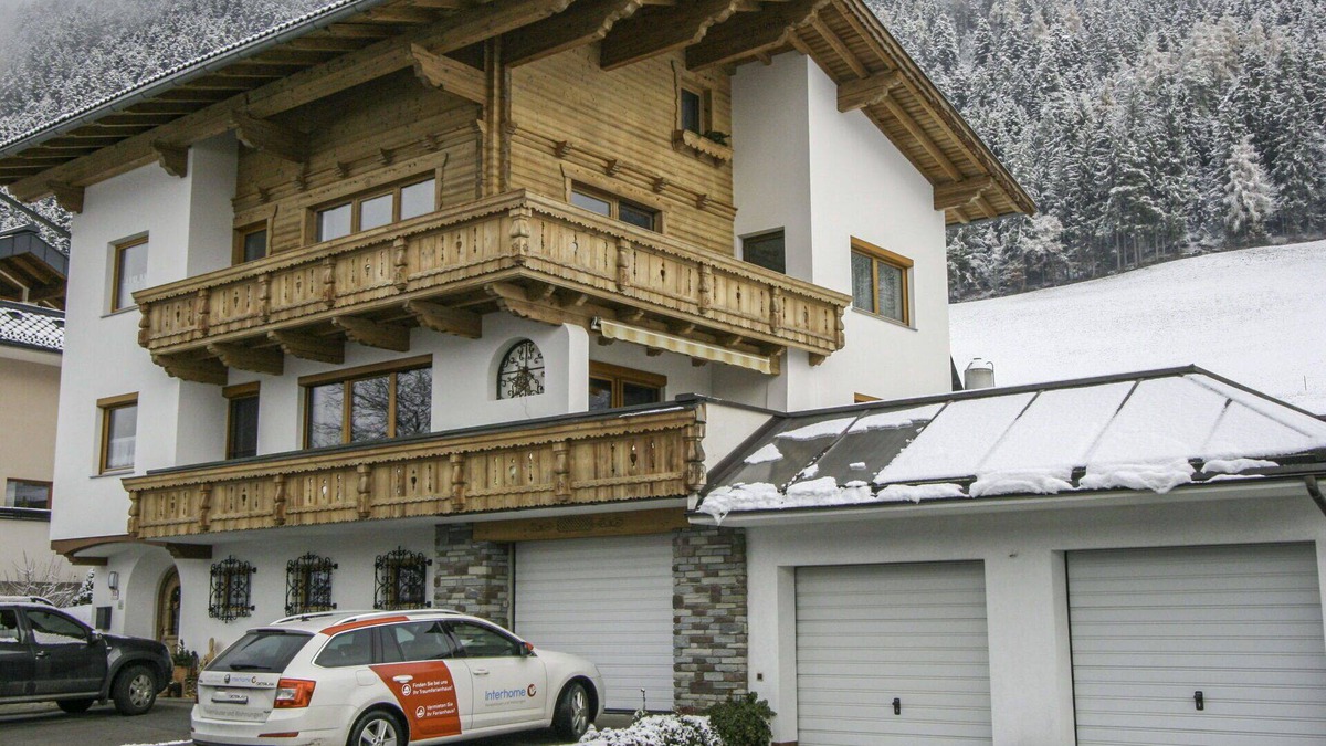 Bruck am Ziller Apartment | Cosy apartment for 4 guests with WIFI, TV and balcony