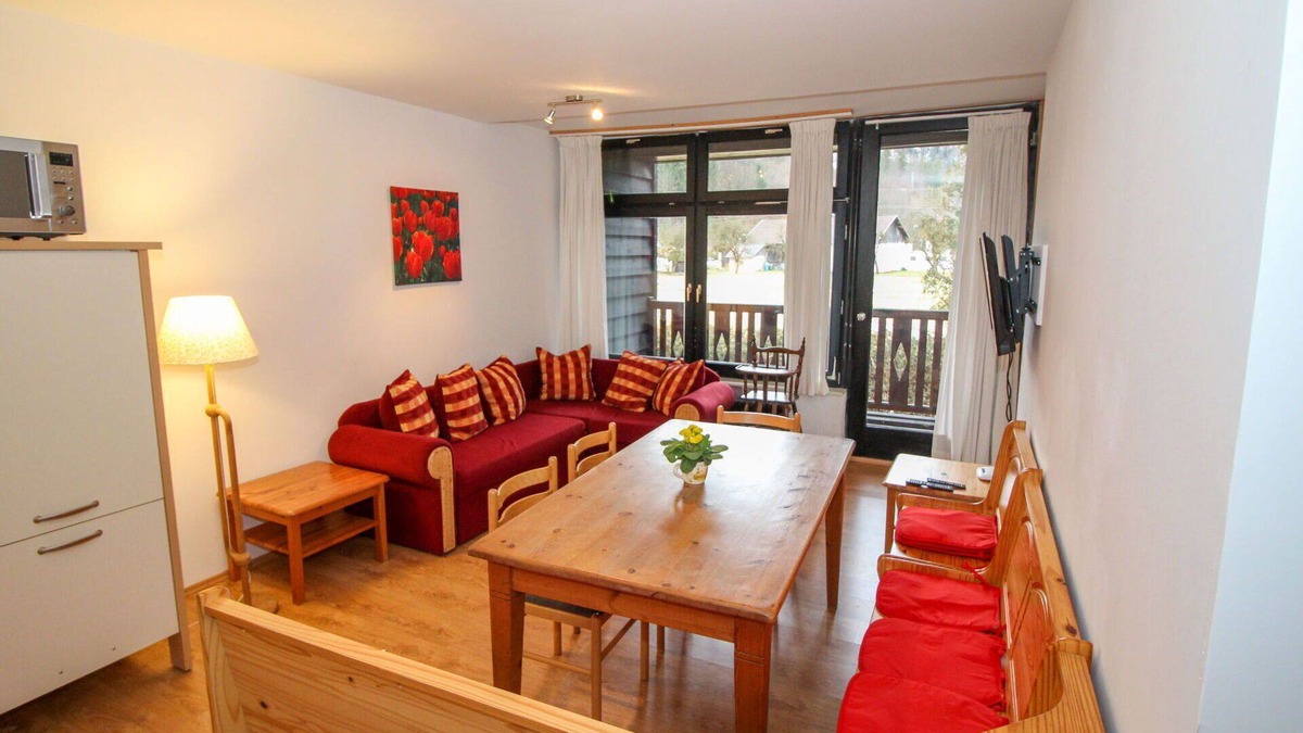 Muhldorf Apartment | Cosy apartment for 8 people with WIFI, TV, balcony and parking