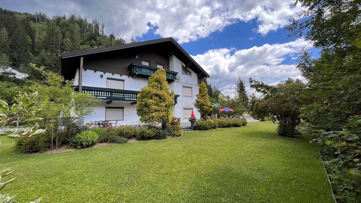 Agsdorf Apartment | Cosy apartment for 4 people with WIFI, TV, patio, pets allowed and parking