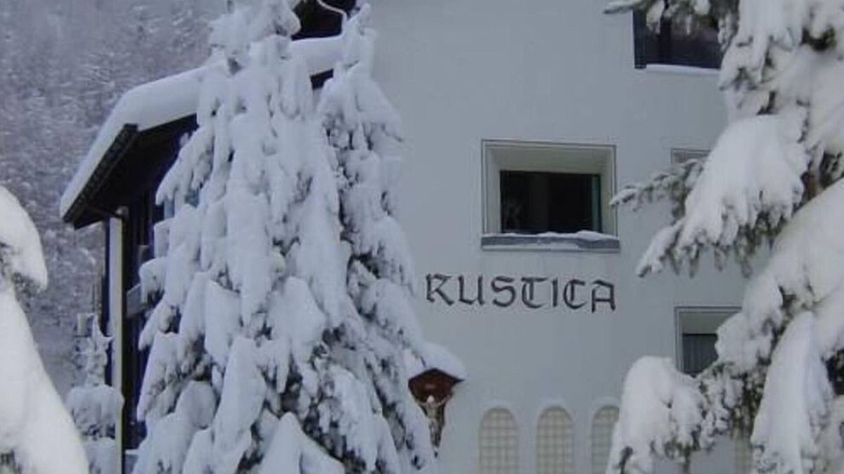 Saas Almagell Apartment | Cosy apartment for 4 people with WIFI, TV and balcony