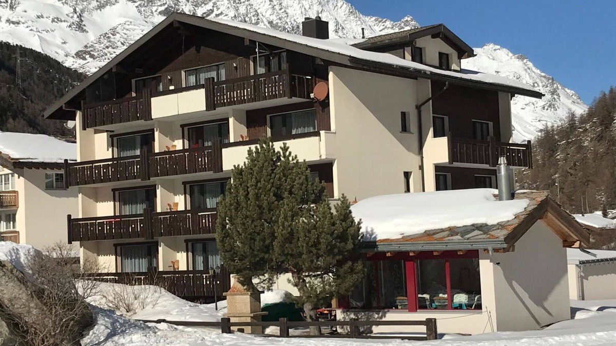 Saas Almagell Apartment | Cosy apartment for 2 people with WIFI, TV and balcony