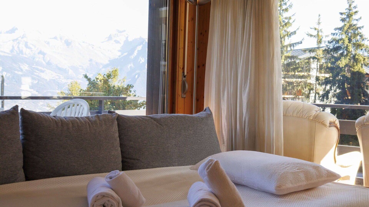 Saint-Pierre-de-Clages Apartment | Cosy apartment for 4 guests with WIFI, TV and balcony