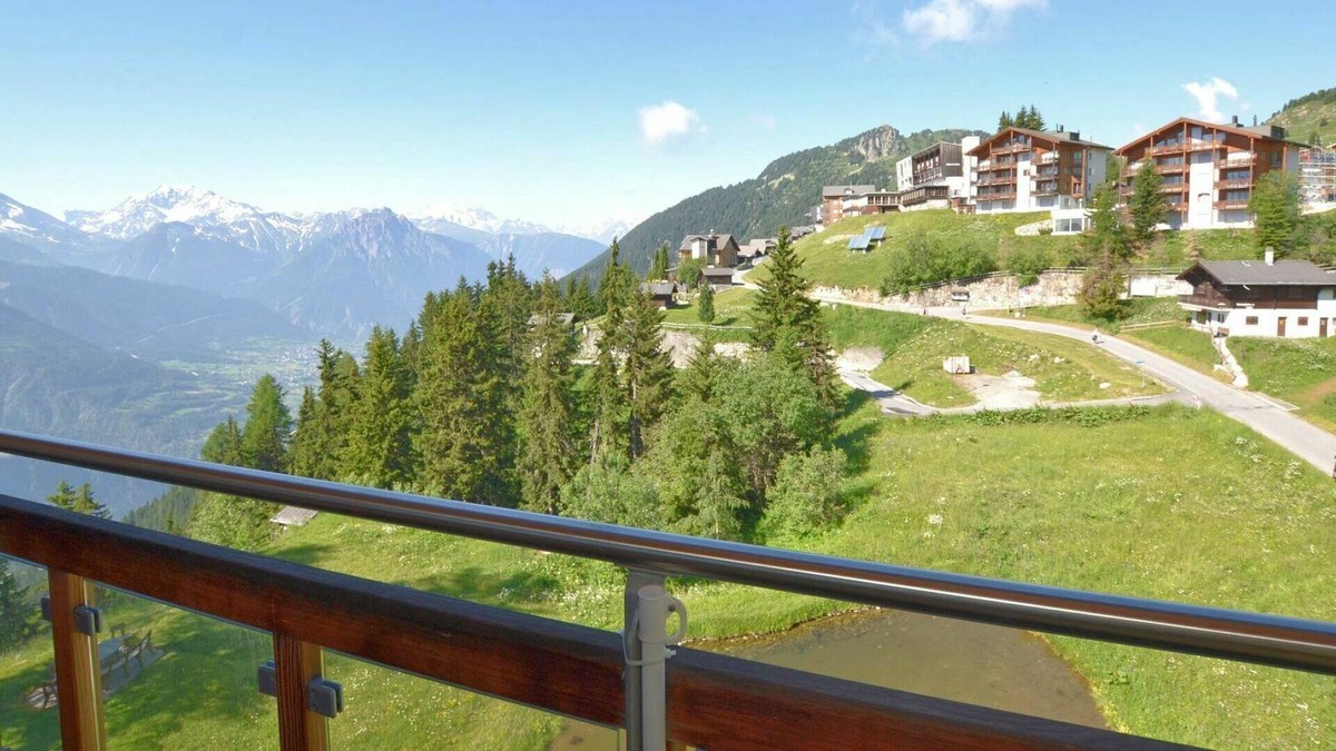 Riederalp Apartment | Cosy apartment for 10 guests with internet, TV and balcony