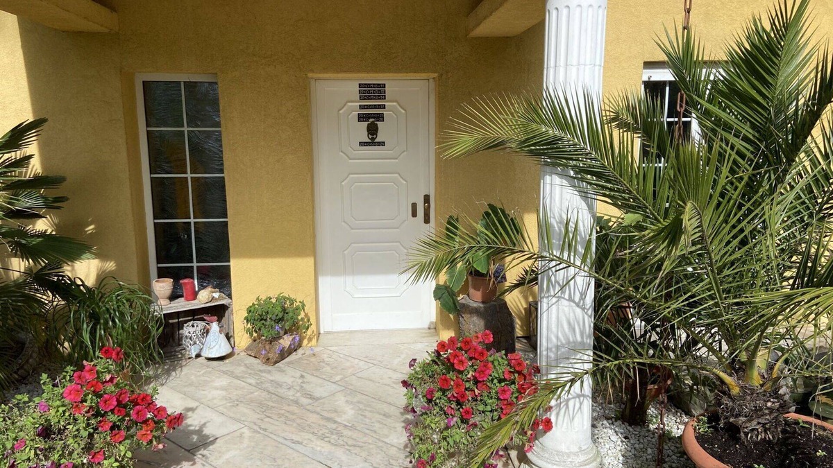 Steinheim Apartment | Cosy apartment for 2 people with hot tub, WIFI, TV, patio, pets allowed and parking