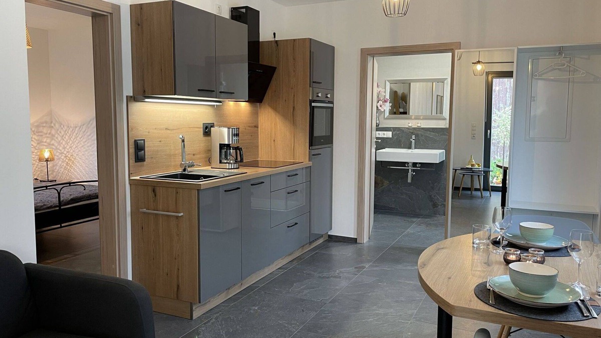 Ueberlingen Apartment | Cosy apartment for 2 guests with WIFI, TV, terrace and parking