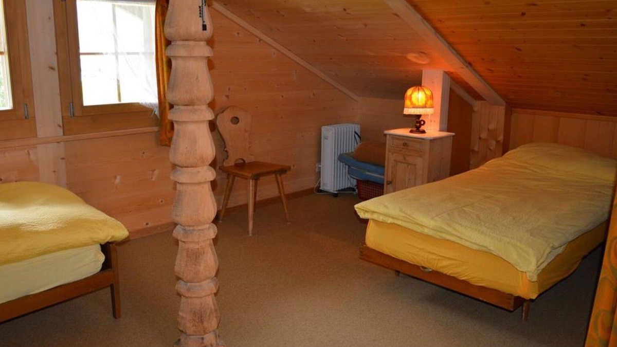 Lauenen Apartment | Cosy apartment for 2 people with balcony