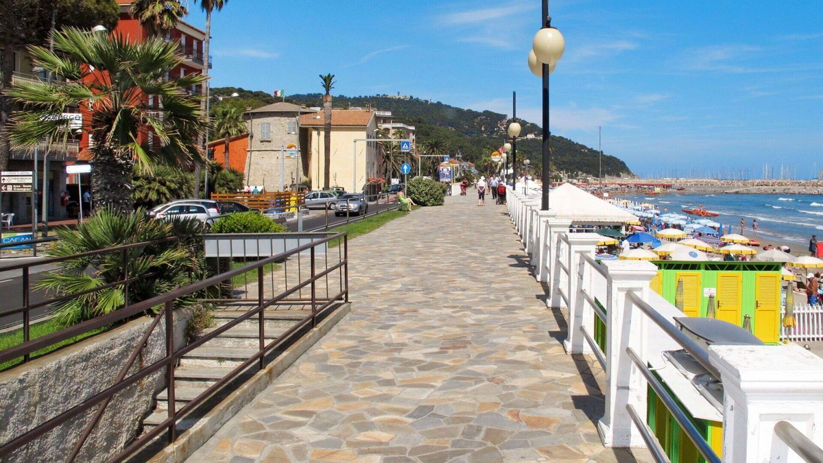 Marina di Andora Apartment | Cosy apartment for 3 guests with A/C, WIFI, TV, terrace and parking