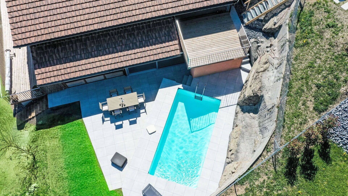 Collombey-Muraz Apartment | Cosy apartment for 4 people with pool, WIFI, TV, terrace, pets allowed, panoramic view and parking