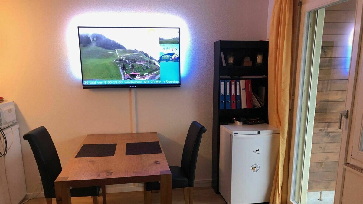 Engelberg Apartment | Cosy apartment for 4 guests with WIFI, TV, balcony, pets allowed and parking
