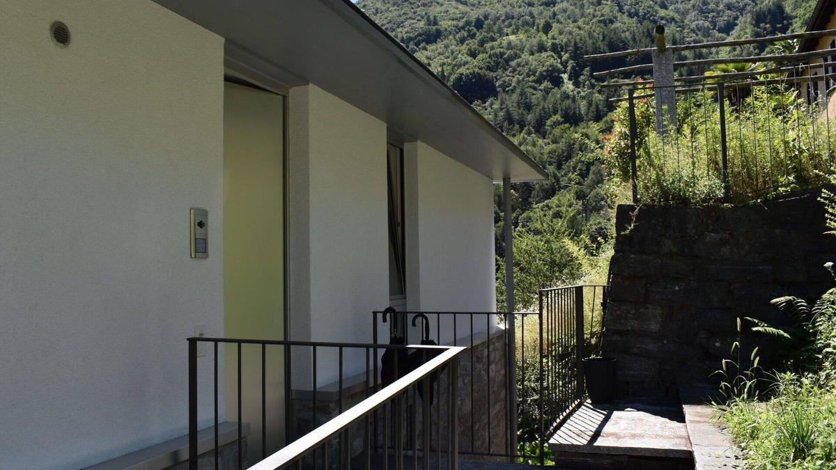Intragna Apartment | Cosy apartment for 4 guests with WIFI, pool, TV, patio, pets allowed and panoramic view