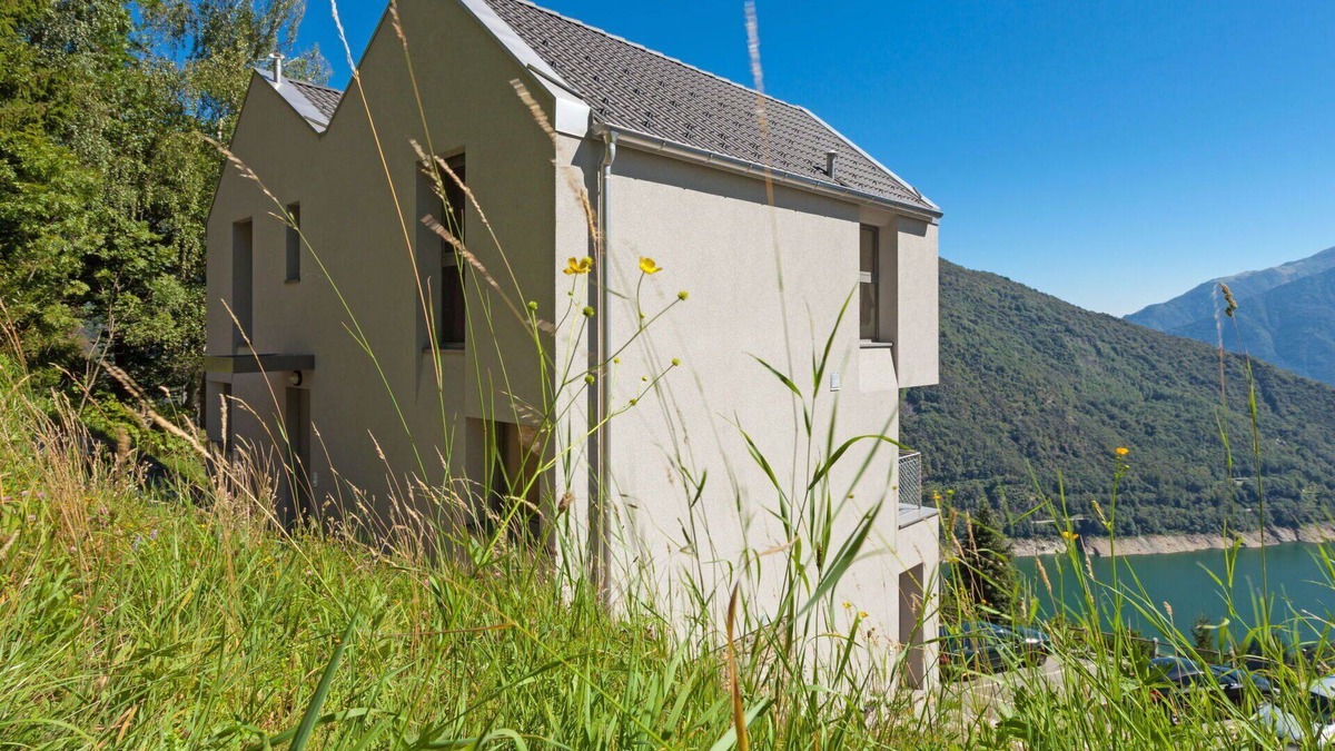Mergoscia Apartment | Cosy apartment for 4 people with WIFI, TV, patio, pets allowed, panoramic view and parking