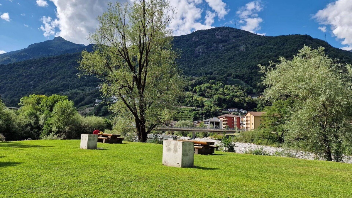 Roveredo Apartment | Cosy apartment for 4 people with terrace and panoramic view