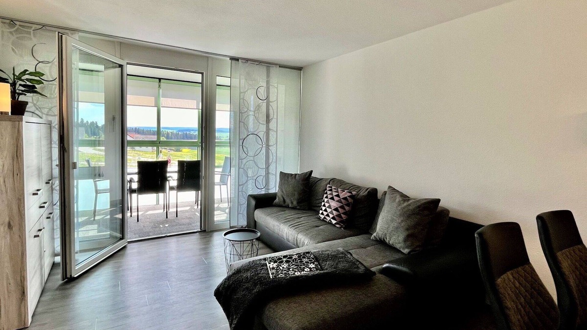 Loffingen Apartment | Cosy apartment for 4 guests with pool, WIFI, TV, balcony and panoramic view