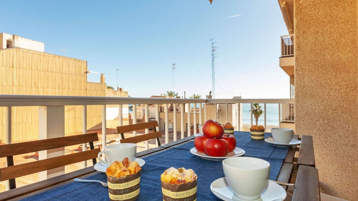 Les Cases d'Alcanar Apartment | Cosy apartment for 4 guests with A/C, WIFI, TV, terrace and parking