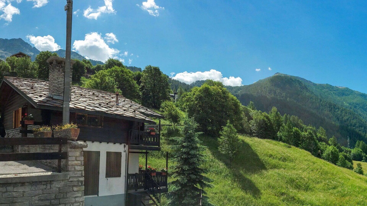 Paquier Apartment | Cosy apartment for 4 guests with WIFI, TV, balcony, pets allowed and parking