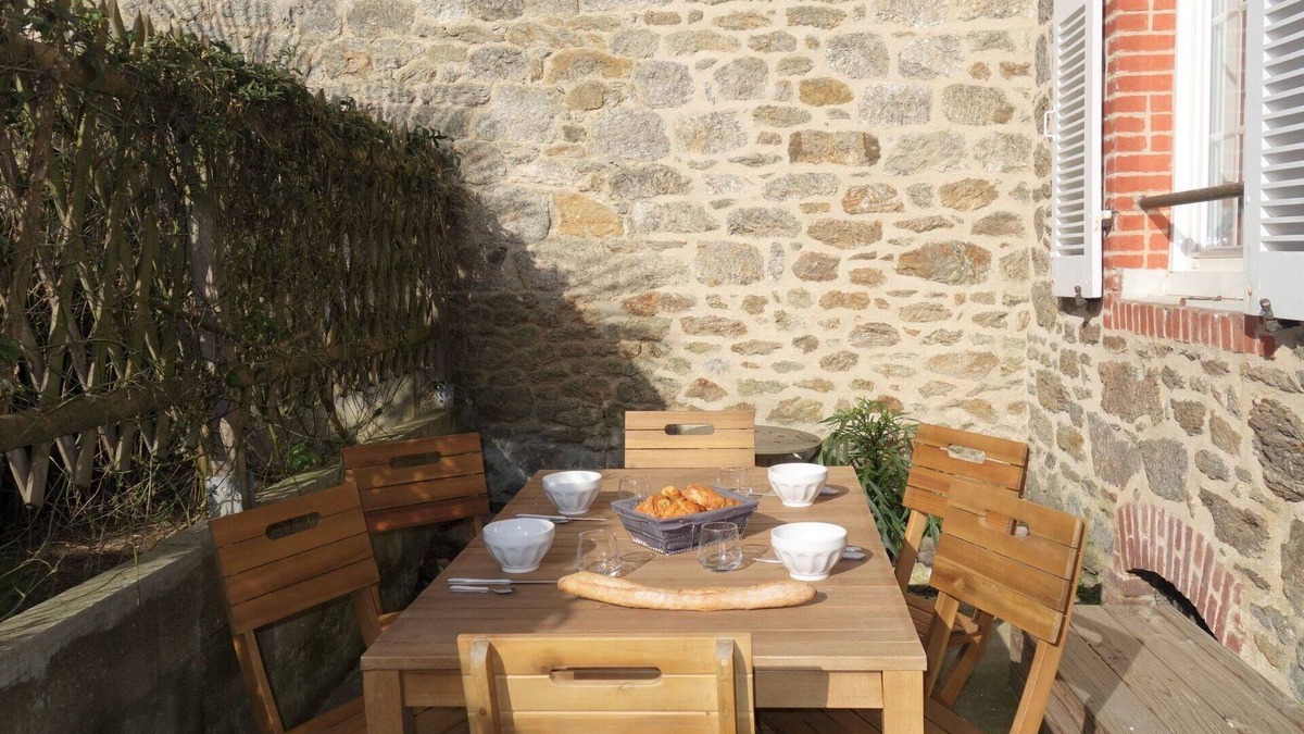 Saint-Igneuc Apartment | Cosy apartment for 4 guests with WIFI, TV, terrace and parking
