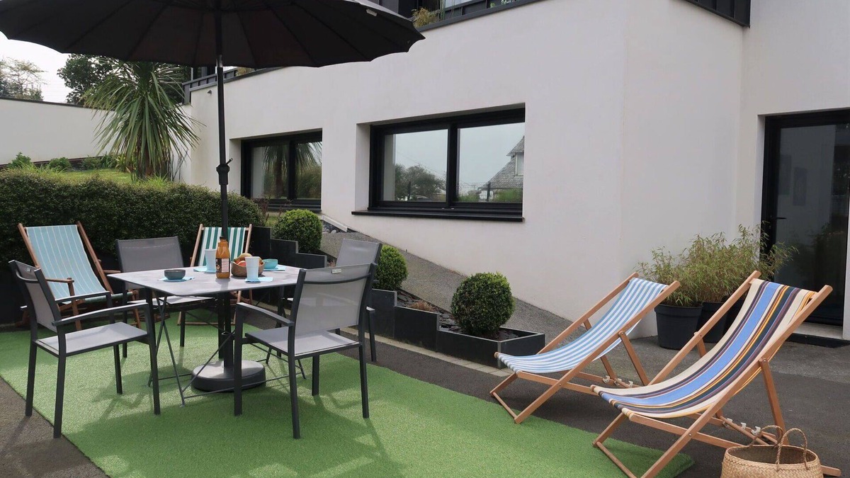 Plerin Apartment | Cosy apartment for 4 guests with WIFI, TV and terrace